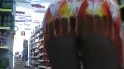 Рудоволоса порно відео секс бестія трахає себе з чорним хвальком.
