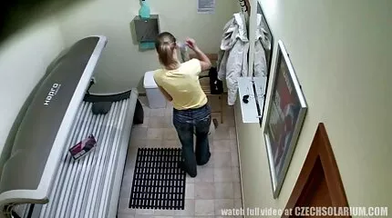 Меліса Рейн пропускає клітор смотреть порно відео безплатно між пальцями.