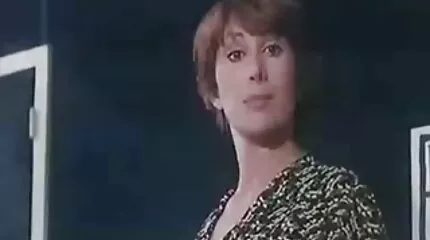Олівія Транк дрочить, поки чоловік на знімальному майданчику. порно відео групове
