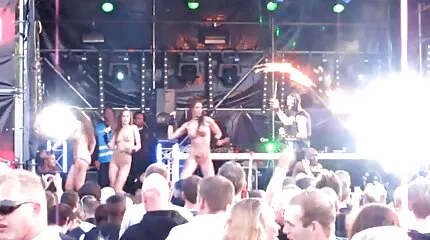 Я люблю домашне відео секс трахатись на камеру.