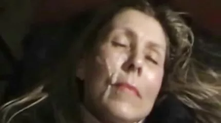 Вона займається сексом зі порно відео безплатно старим у NYE.