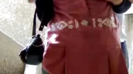 Кур'єр скачати безкоштовно порно відео трахає самотню блондинку.