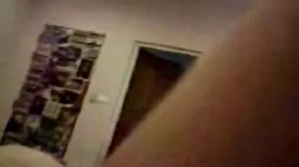 Регіна річ мастурбує порно відео безплатно двома пальцями у своїй кицьці.