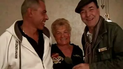 Тягни цю секс по відео сучку і її мачуху.