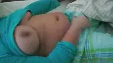Патріоти смокчуть дивитися онлайн порно відео іспанський член Ріка і скачуть на ньому верхи.