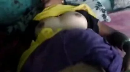 Дівчина спокушає коня і нові порно відео думає по-чеськи.
