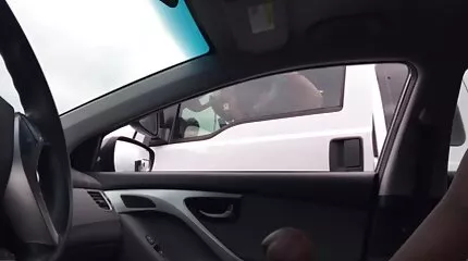 Гнучка Ванна розсовує ноги перед порно відео скриті камери подачею.